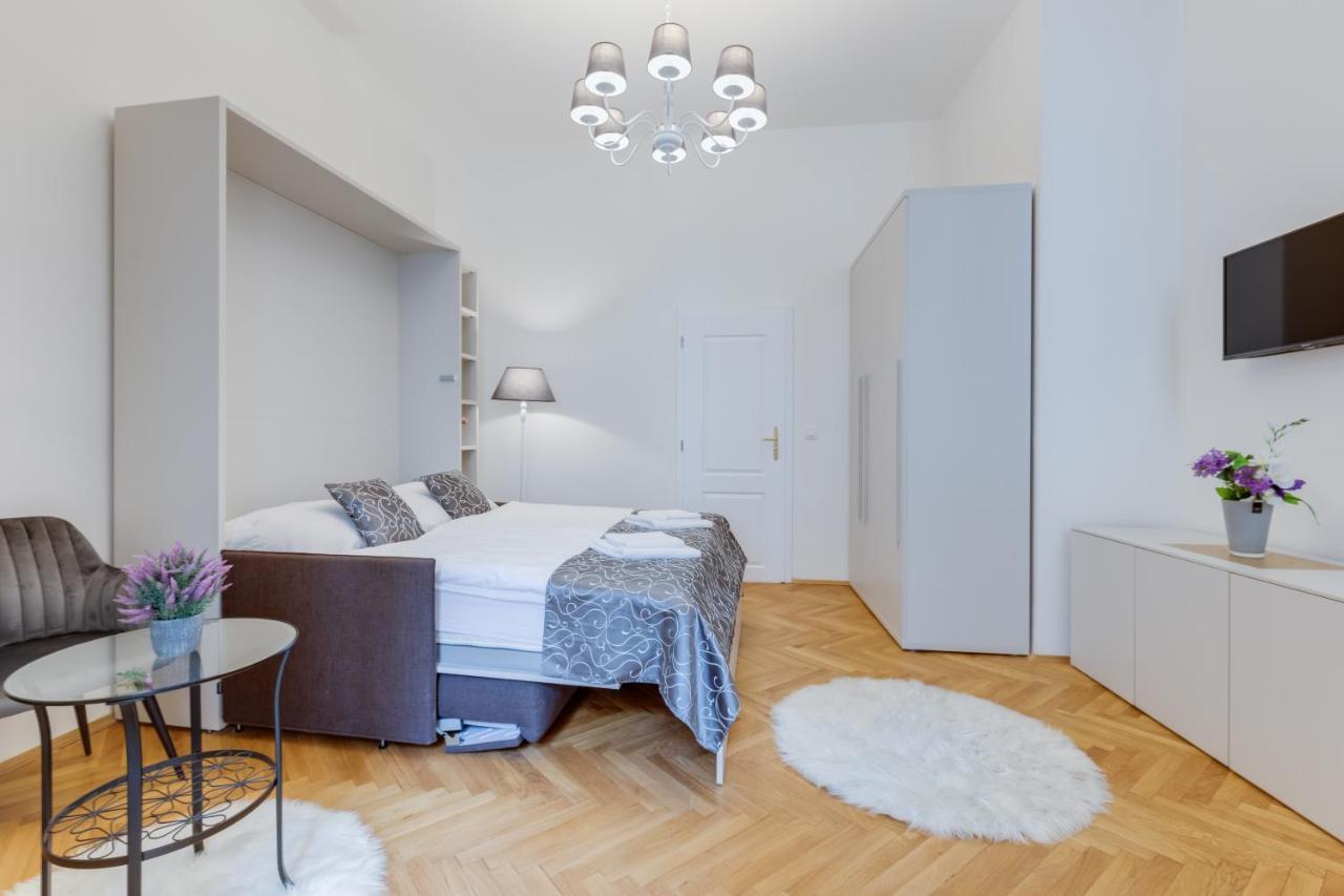 Wenceslass Square Royal Apartment Prag