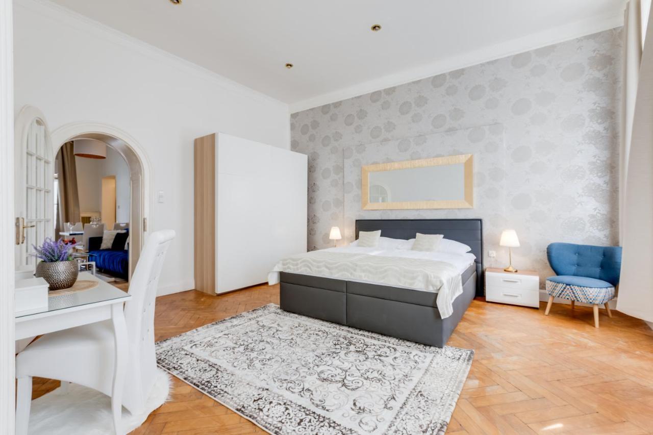 Wenceslass Square Royal Apartment Prag